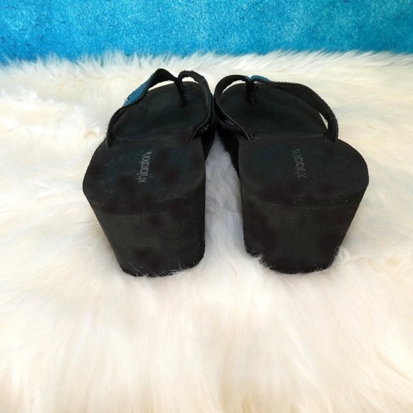 Xhilaration Sequin Flip Flops 7M - Picture 7 of 10